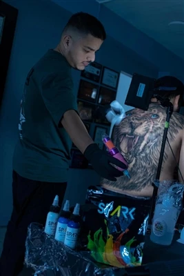 Matomos tatuiruotės biuruose: Daugiau kompanijų griauna griežtą politiką, kad...