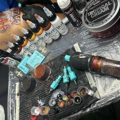 Tatuiruočių studijos praneša apie didėjančią paklausą tarp senesnių pirmųjų -...