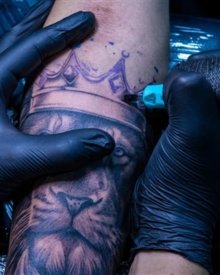 Tatuiruočių mokslas: kaip rašalas tampa nuolatiniu menu (ir kokia rizika slypi)