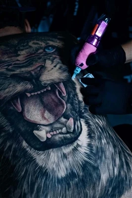 Juodos ir baltos tatuiruotės: nesenstanti tendencija