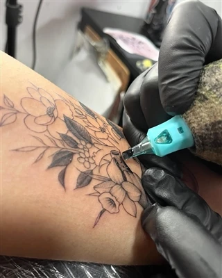 Ar tatuiruotės daro įtaką mano odos sugebėjimui jausti liečiamą ar prakaitą?