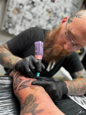 Kokią unikalią religinę ir socialinę reikšmę turi skirtingų regionų tatuiruoč...