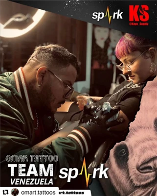 Spark Cartridges rėmėjas tatuiruočių meistras